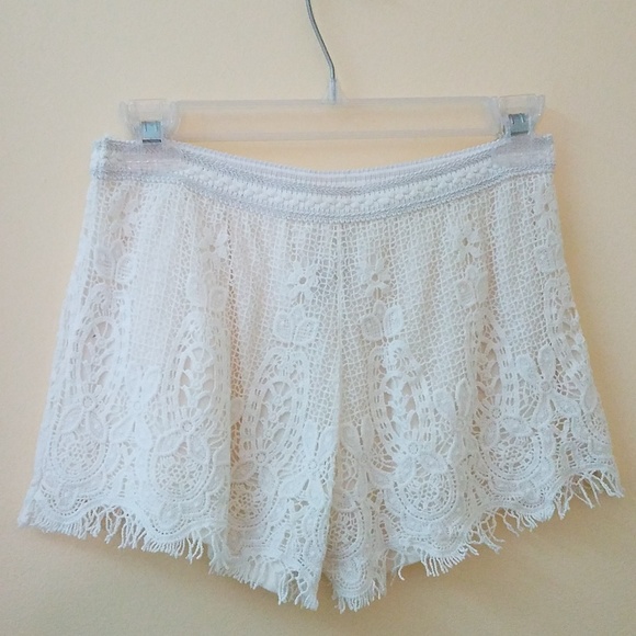 EUC Mossimo White Floral Lace Design Skirt Shorts - Picture 1 of 3